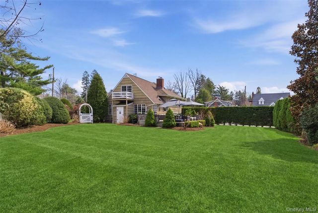 36 Bay Drive E, Huntington, NY 11743