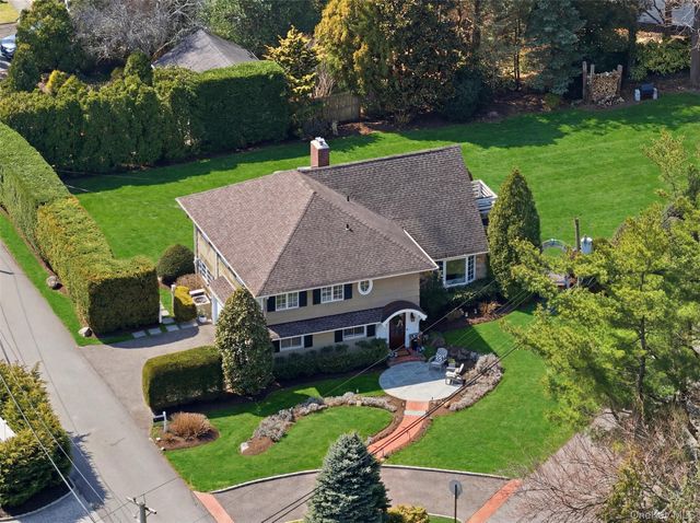 36 Bay Drive E, Huntington, NY 11743