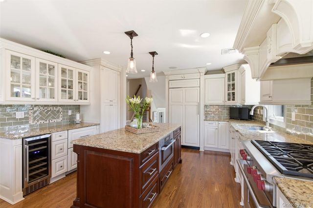 36 Bay Drive E, Huntington, NY 11743