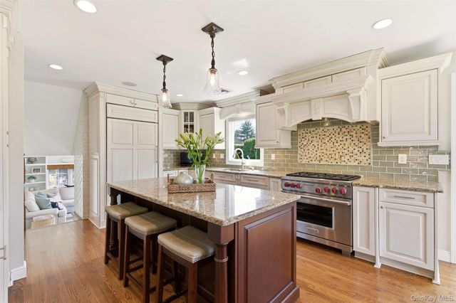 36 Bay Drive E, Huntington, NY 11743