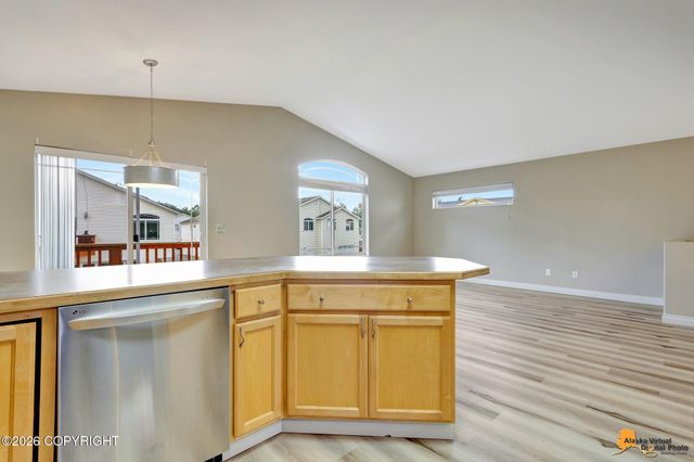 1003 Oakridge Drive, Anchorage, AK 99518