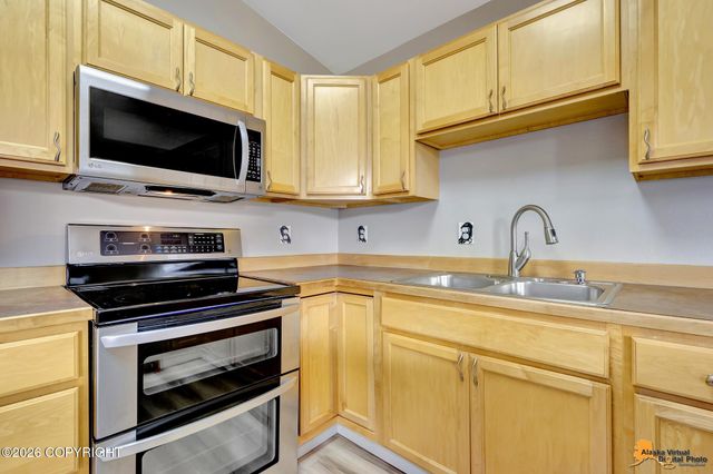 1003 Oakridge Drive, Anchorage, AK 99518
