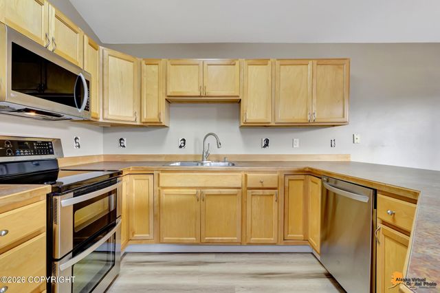1003 Oakridge Drive, Anchorage, AK 99518