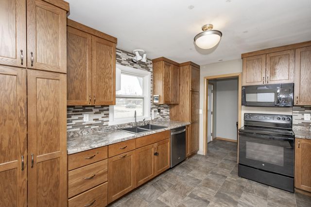 1721 16th Street S, Moorhead, MN 56560