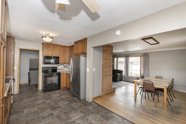 1721 16th Street S, Moorhead, MN 56560