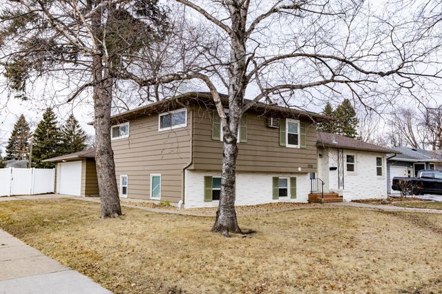 1721 16th Street S, Moorhead, MN 56560