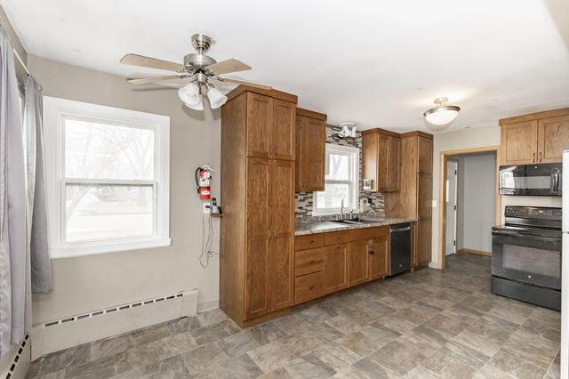 1721 16th Street S, Moorhead, MN 56560