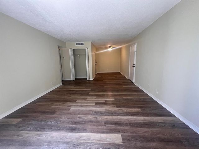 1500 N Congress Avenue A23, West Palm Beach, FL 33401