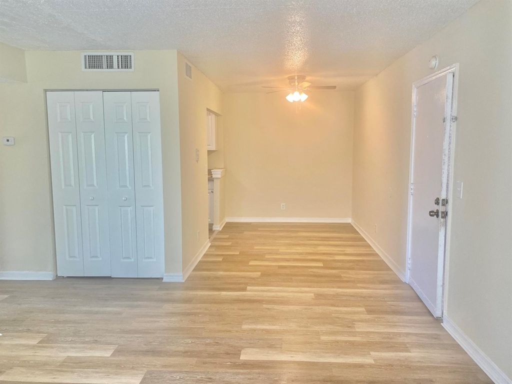 1500 N Congress Avenue A23, West Palm Beach, FL 33401