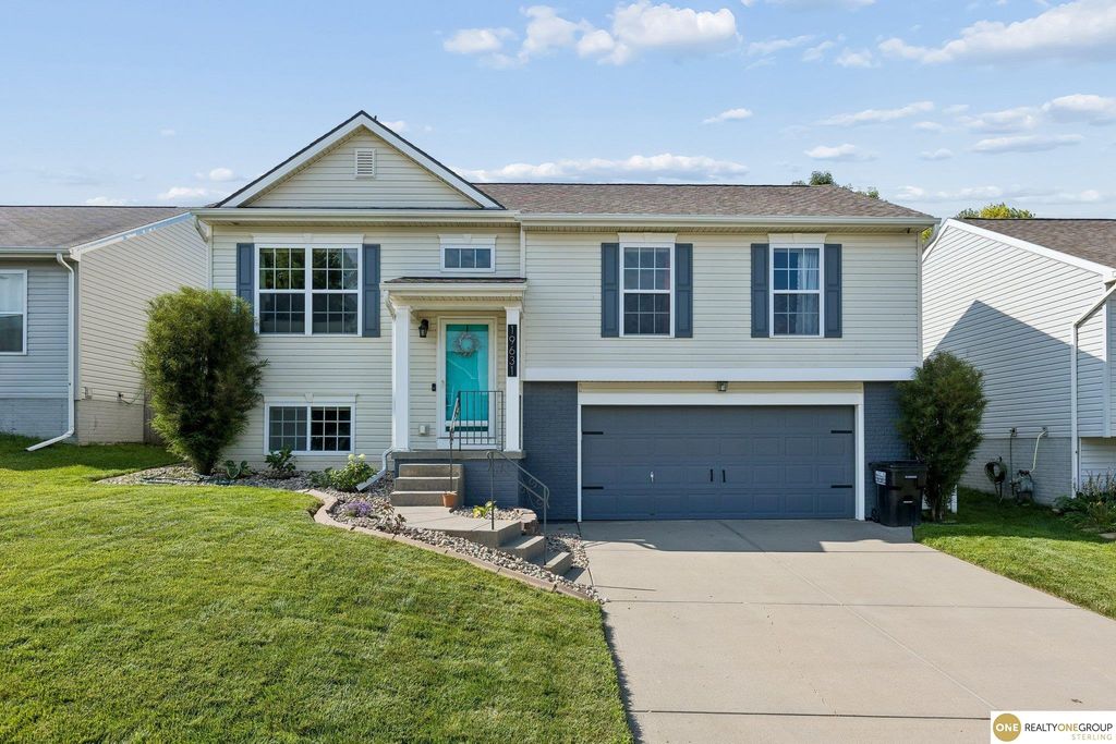 19631 Laci Street, Omaha, NE 68135