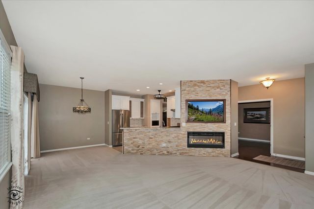 21418 Timber Lake Court 21418, Crest Hill, IL 60403