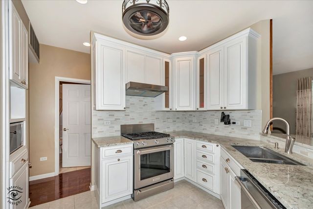 21418 Timber Lake Court 21418, Crest Hill, IL 60403