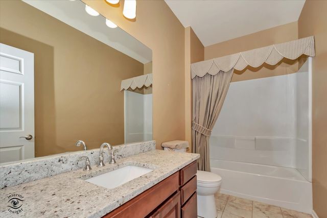 21418 Timber Lake Court 21418, Crest Hill, IL 60403
