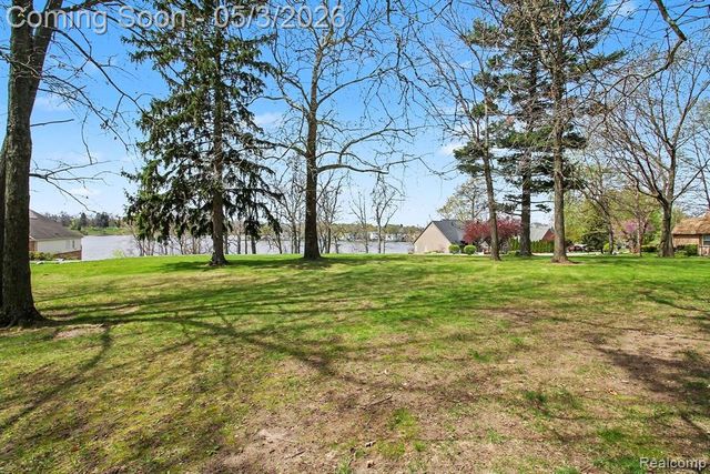 1071 Gasser Court, Howell, MI 48843