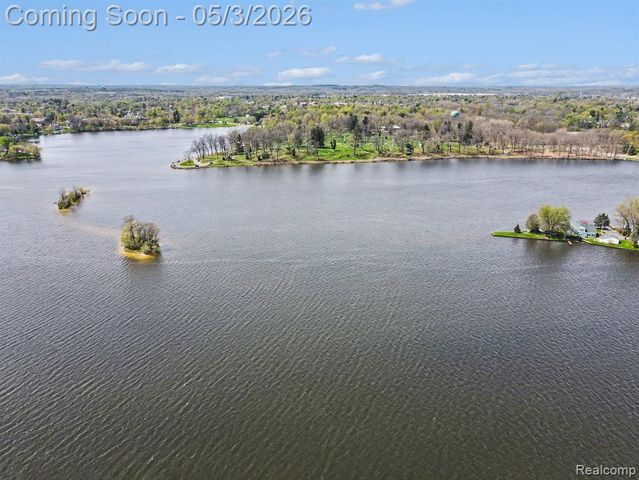 1071 Gasser Court, Howell, MI 48843