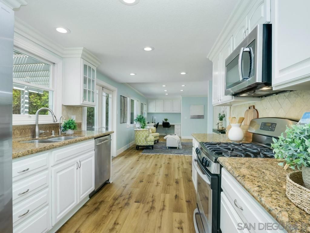 Image 10 of property listing at 15224 Andorra Way, San Diego, CA 92129