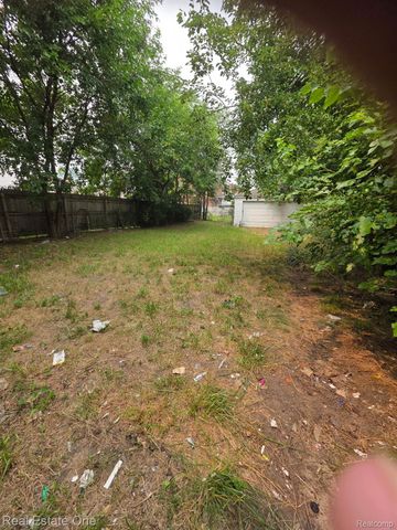 8728 W 7 Mile Road, Detroit, MI 48221
