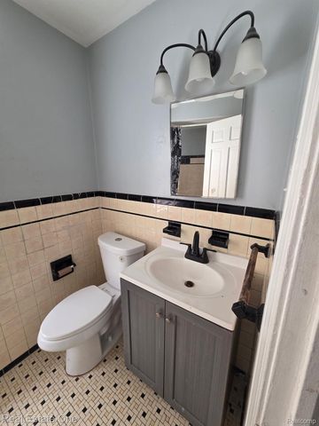 8728 W 7 Mile Road, Detroit, MI 48221