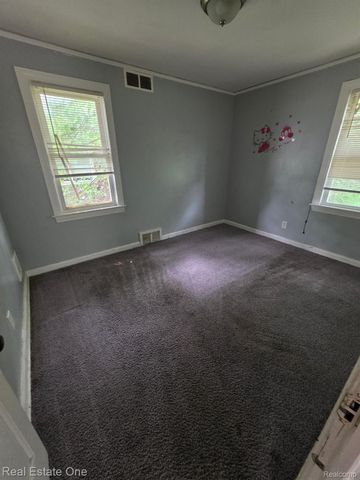8728 W 7 Mile Road, Detroit, MI 48221