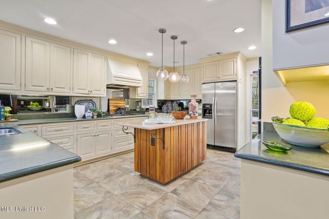 1512 Eastover Drive, Jackson, MS 39211