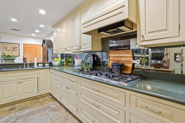 1512 Eastover Drive, Jackson, MS 39211