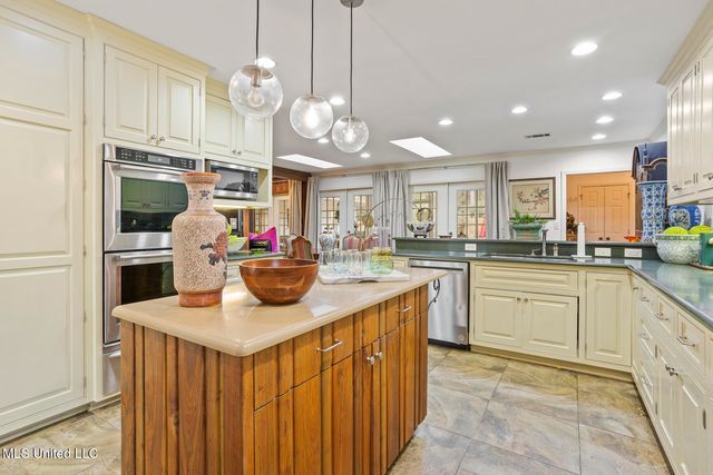 1512 Eastover Drive, Jackson, MS 39211