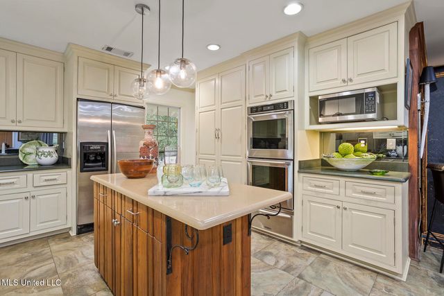 1512 Eastover Drive, Jackson, MS 39211