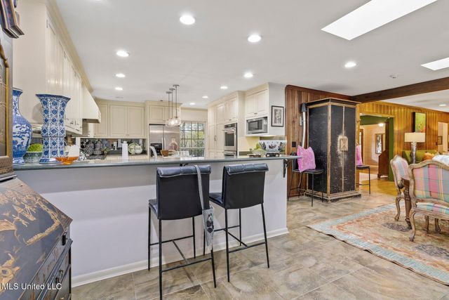 1512 Eastover Drive, Jackson, MS 39211