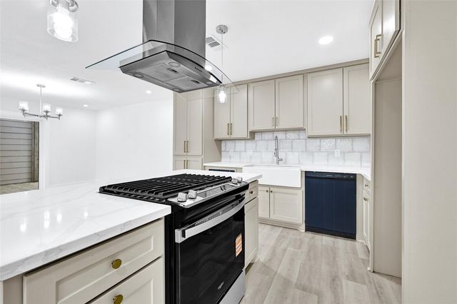 14411 Briarhills Parkway, Houston, TX 77077