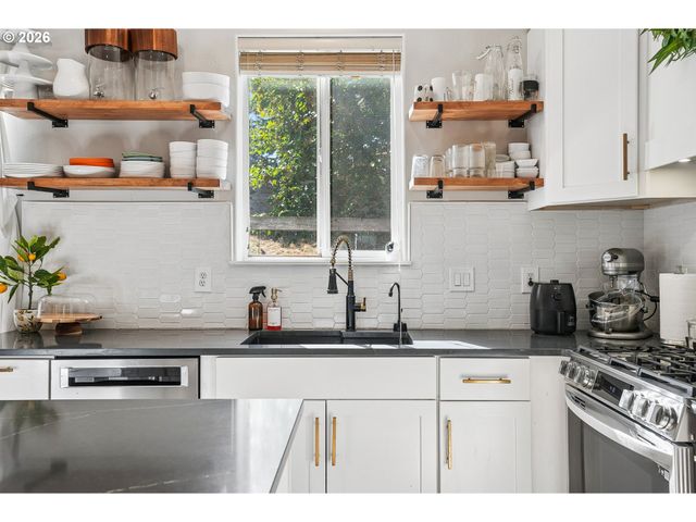 18615 Sw 93RD Ter, Tualatin, OR 97062