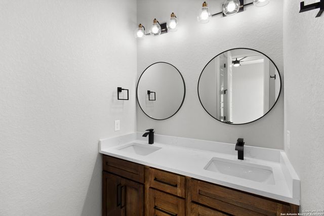 116 Western Way, Adkins, TX 78101