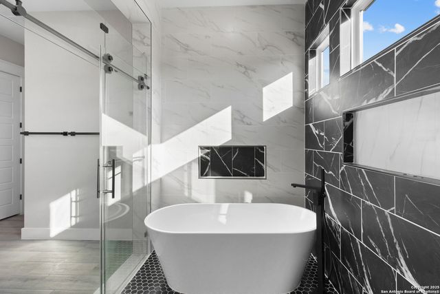 116 Western Way, Adkins, TX 78101