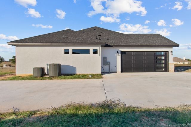 116 Western Way, Adkins, TX 78101