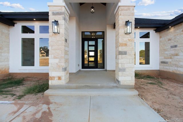 116 Western Way, Adkins, TX 78101