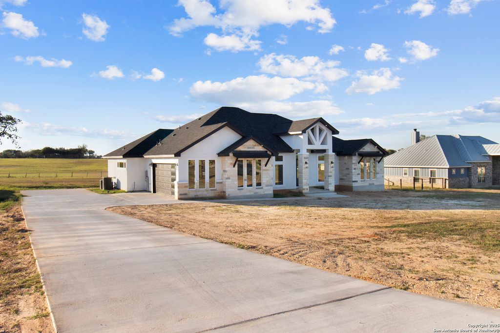 116 Western Way, Adkins, TX 78101