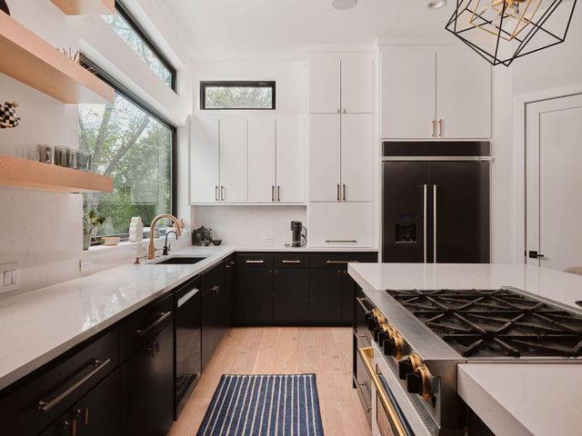 4301 Balcones DR, Austin, TX 78731