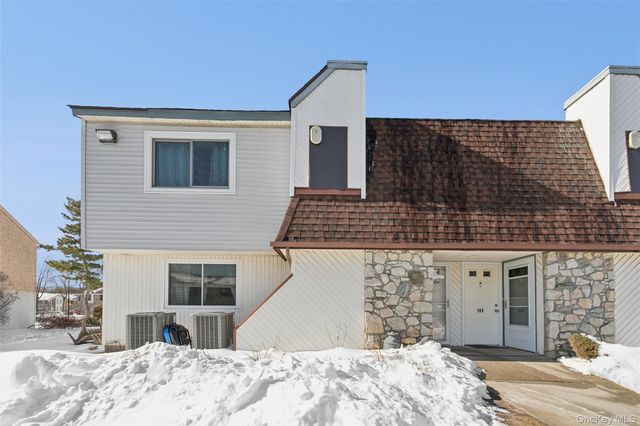 141 Pointe Circle N 141, Coram, NY 11727