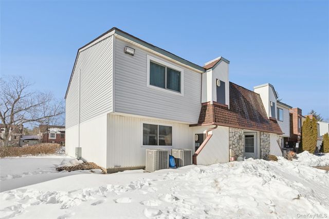 141 Pointe Circle N 141, Coram, NY 11727
