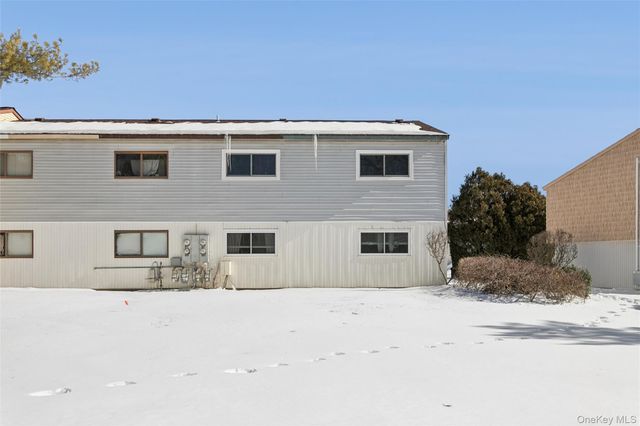 141 Pointe Circle N 141, Coram, NY 11727