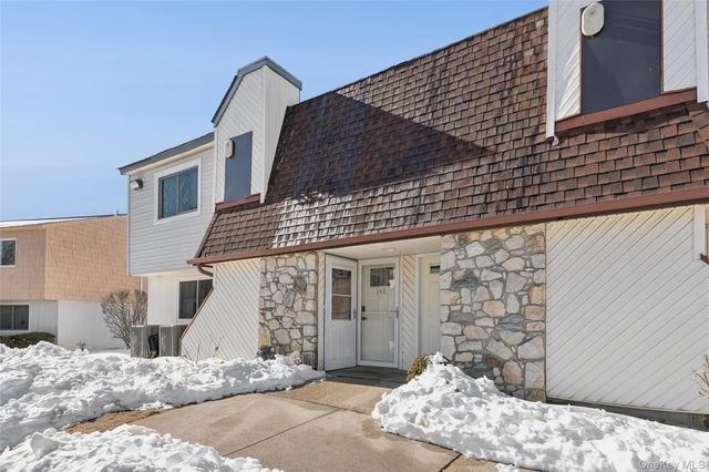 141 Pointe Circle N 141, Coram, NY 11727