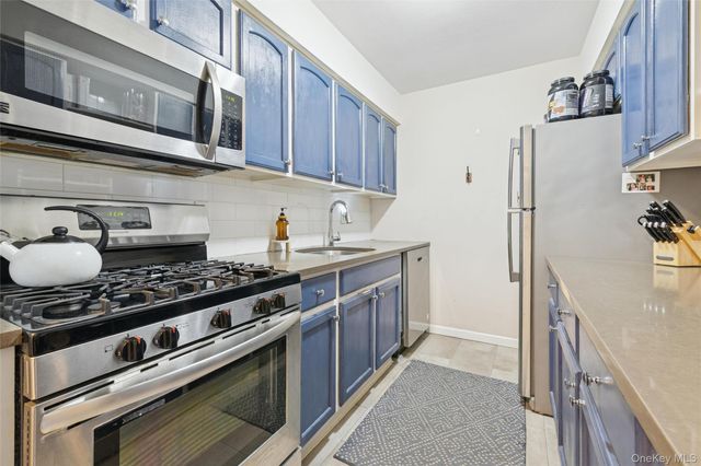 141 Pointe Circle N 141, Coram, NY 11727