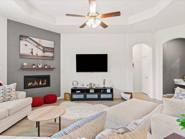 10017 Gray Barrel Drive, Aubrey, TX 76227
