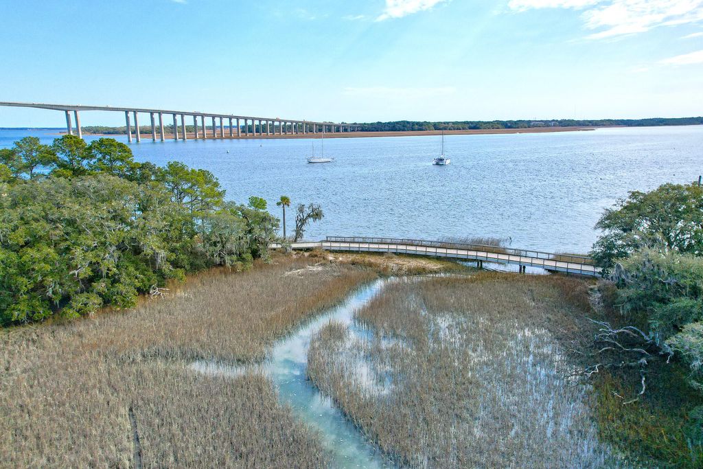 Image 16 of property listing at 130 River Landing Drive 3306, Daniel Island, SC 29492