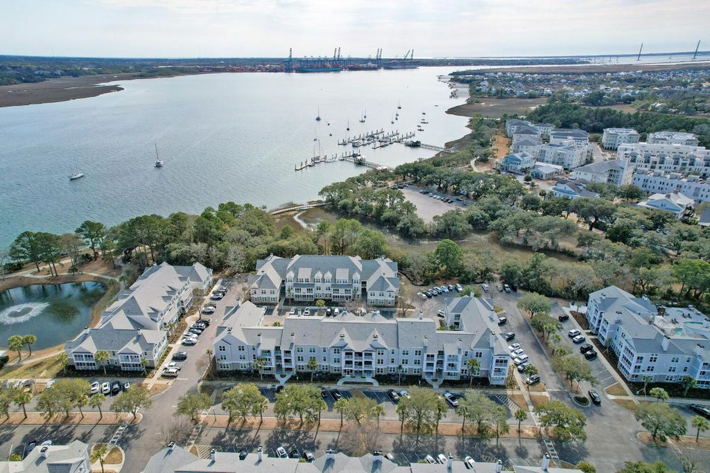 Image 2 of property listing at 130 River Landing Drive 3306, Daniel Island, SC 29492