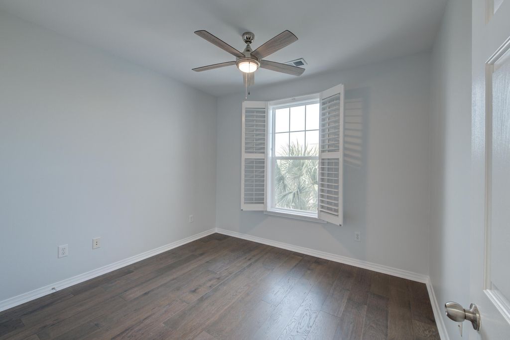 Image 23 of property listing at 130 River Landing Drive 3306, Daniel Island, SC 29492