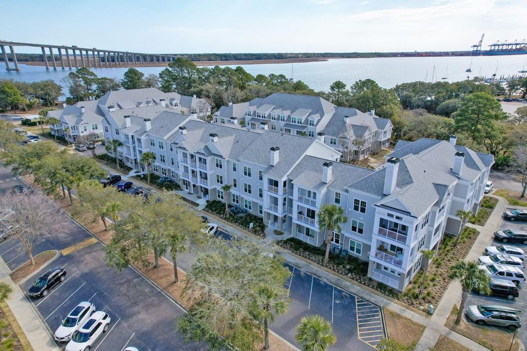 Image 32 of property listing at 130 River Landing Drive 3306, Daniel Island, SC 29492