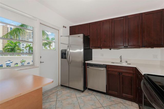 3181 S Ocean Dr 302, Hallandale Beach, FL 33009