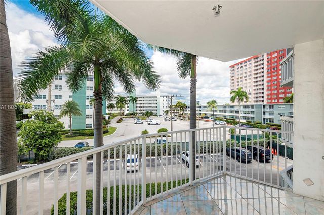 3181 S Ocean Dr 302, Hallandale Beach, FL 33009