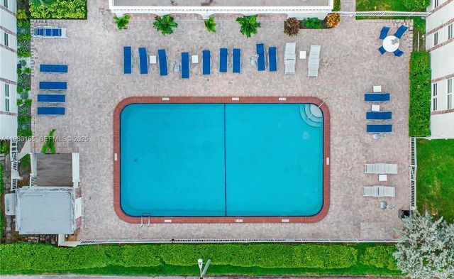 3181 S Ocean Dr 302, Hallandale Beach, FL 33009