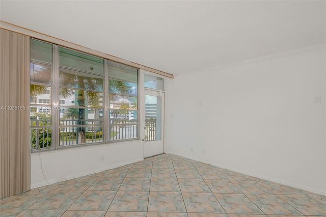 3181 S Ocean Dr 302, Hallandale Beach, FL 33009